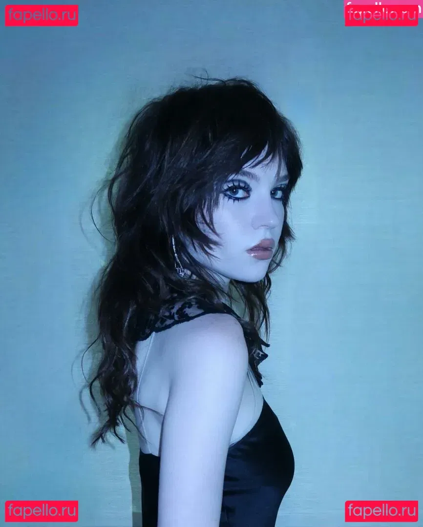 Sophie Thatcher Onlyfans Photo Gallery 