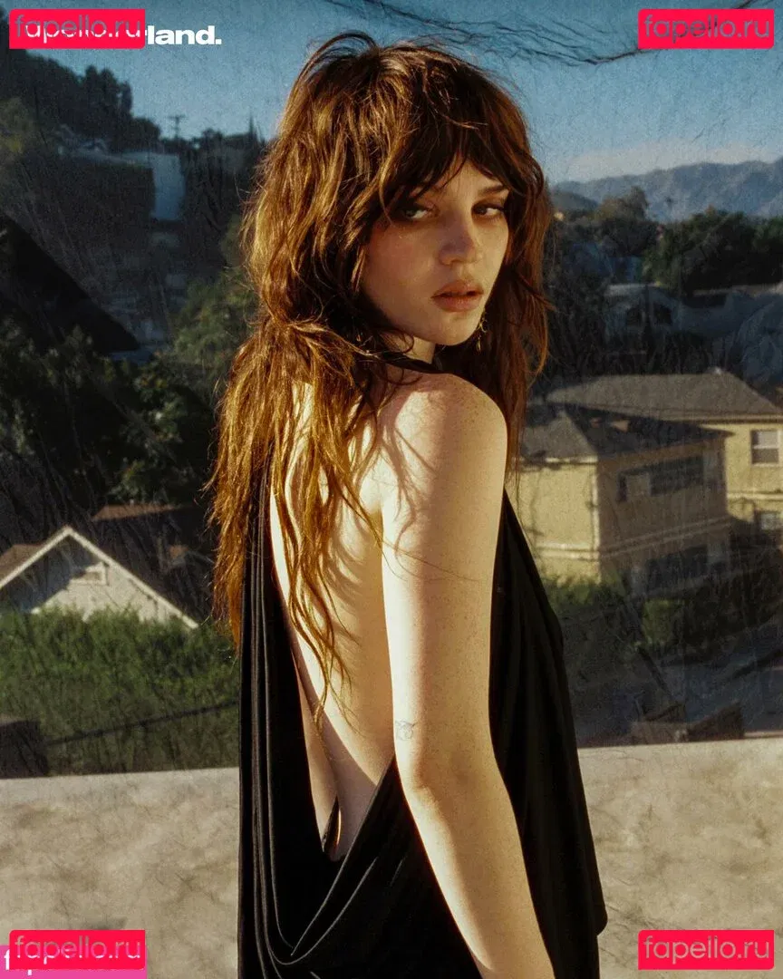 Sophie Thatcher Onlyfans Photo Gallery 