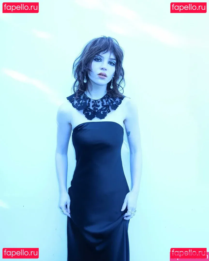 Sophie Thatcher Onlyfans Photo Gallery 