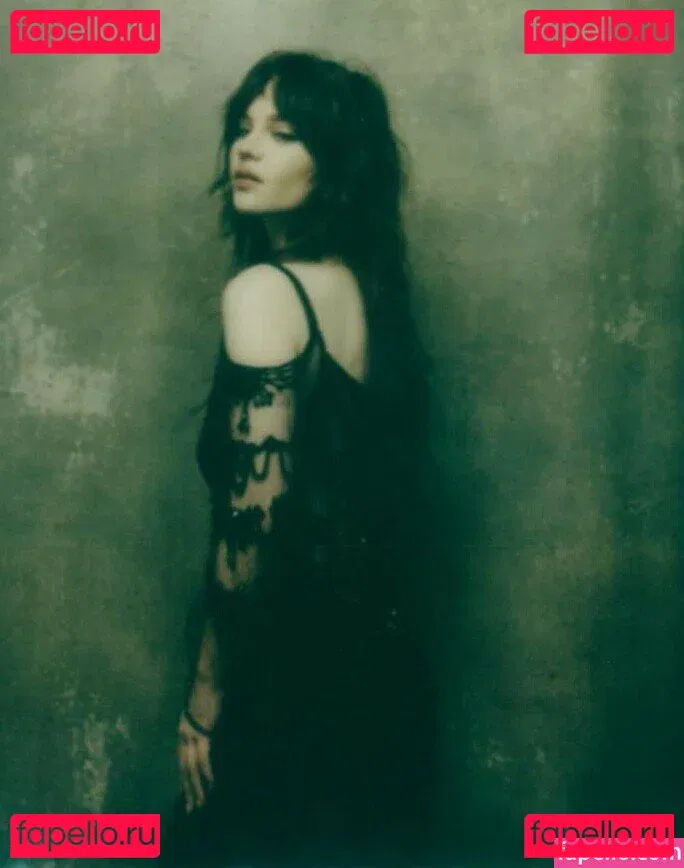 Sophie Thatcher Onlyfans Photo Gallery 