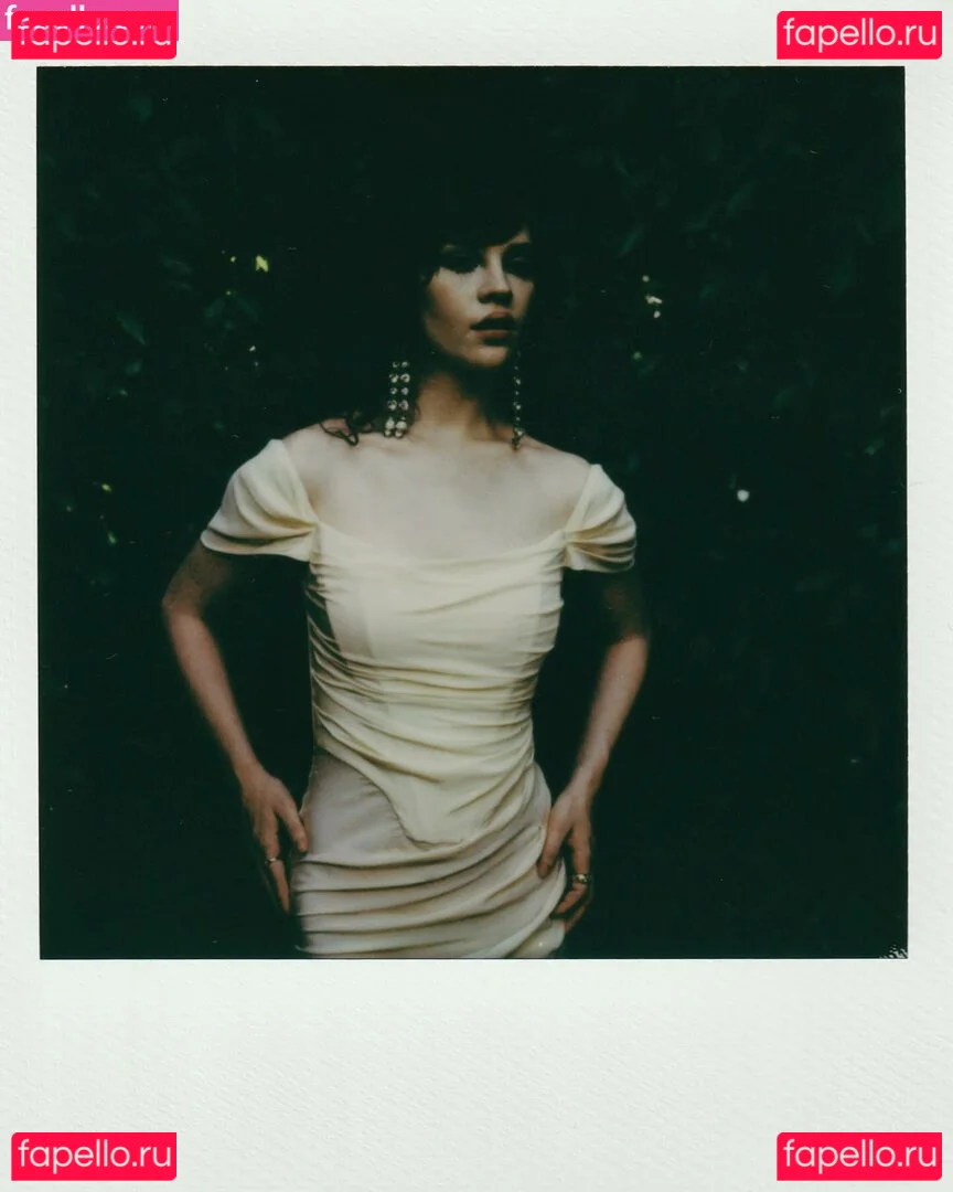 Sophie Thatcher Onlyfans Photo Gallery 