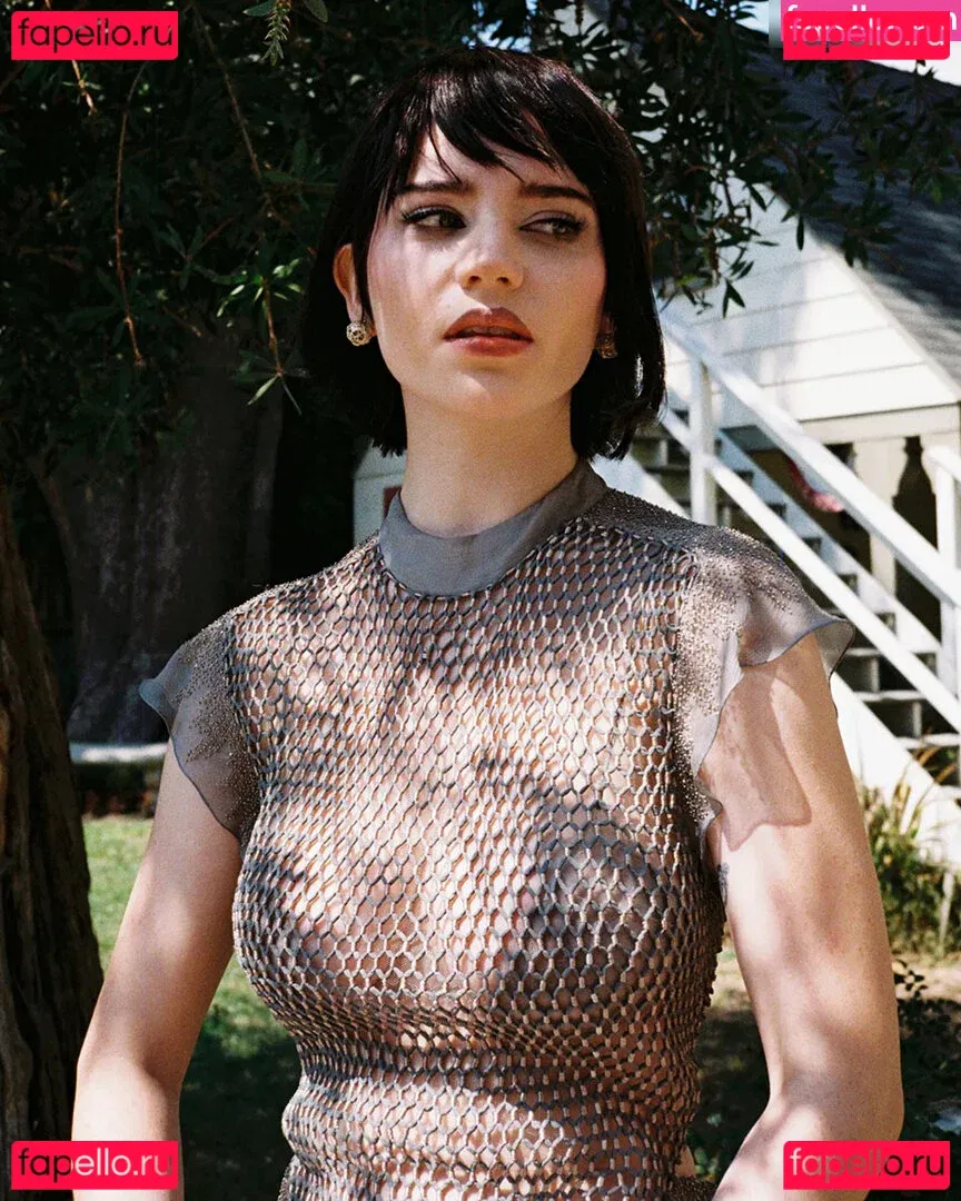 Sophie Thatcher Onlyfans Photo Gallery 