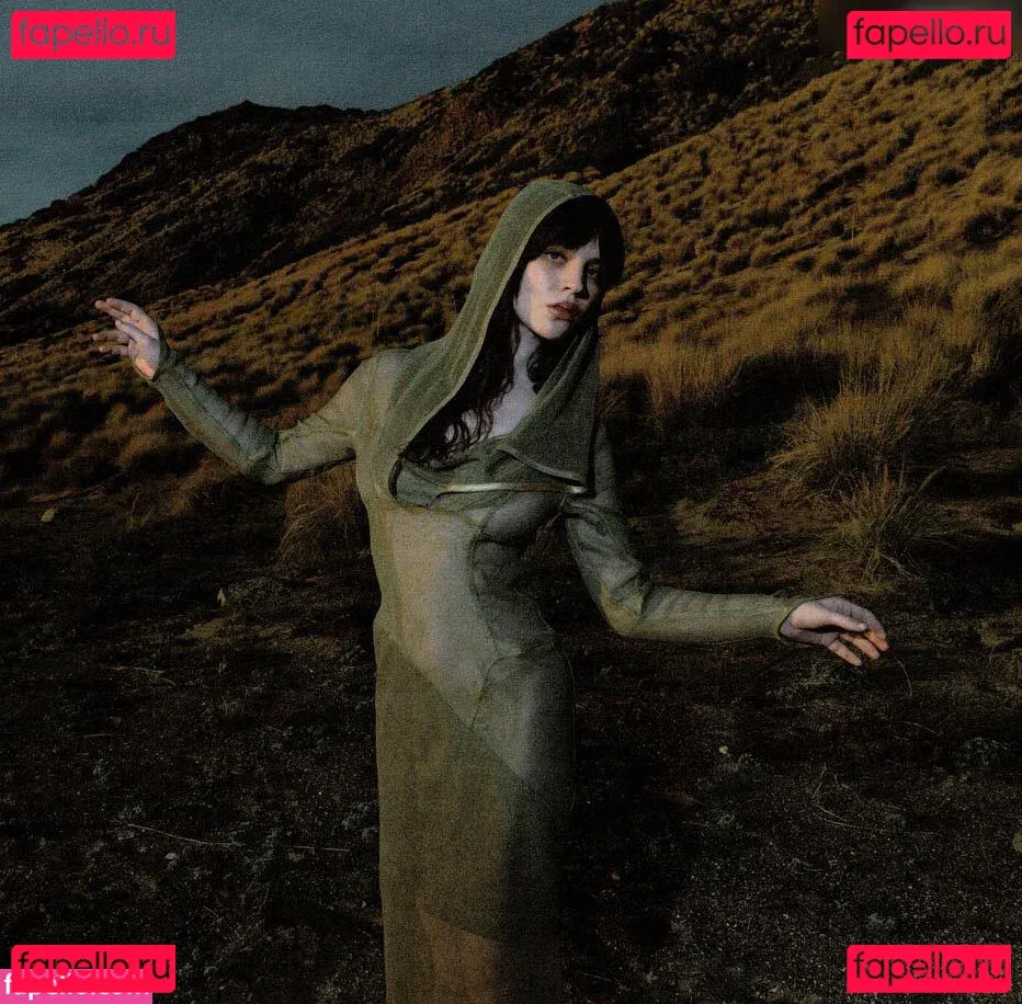 Sophie Thatcher Onlyfans Photo Gallery 