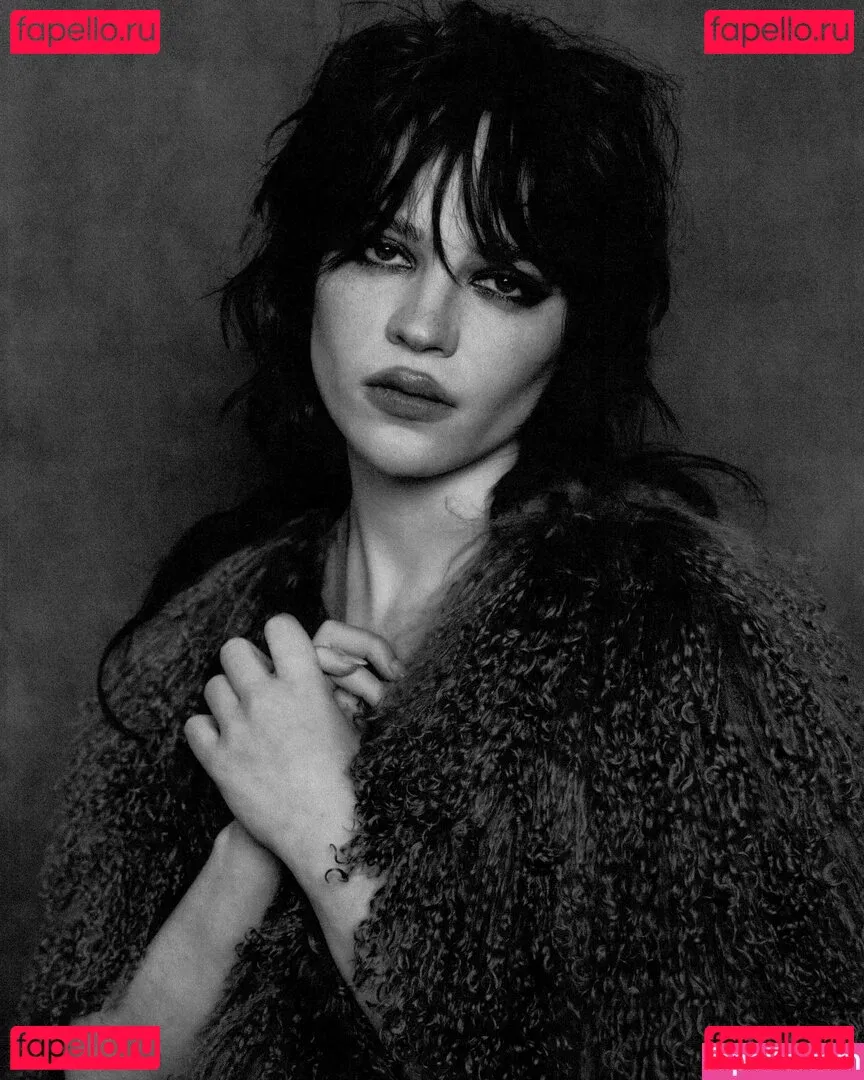 Sophie Thatcher Onlyfans Photo Gallery 