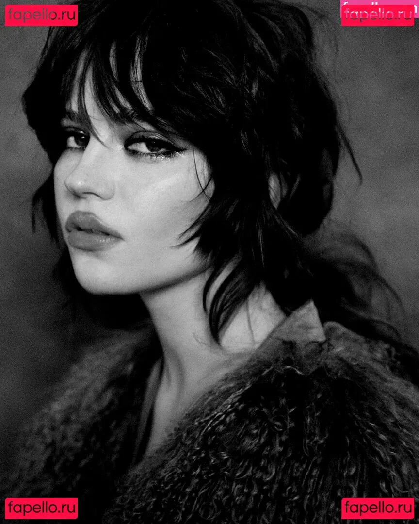 Sophie Thatcher Onlyfans Photo Gallery 