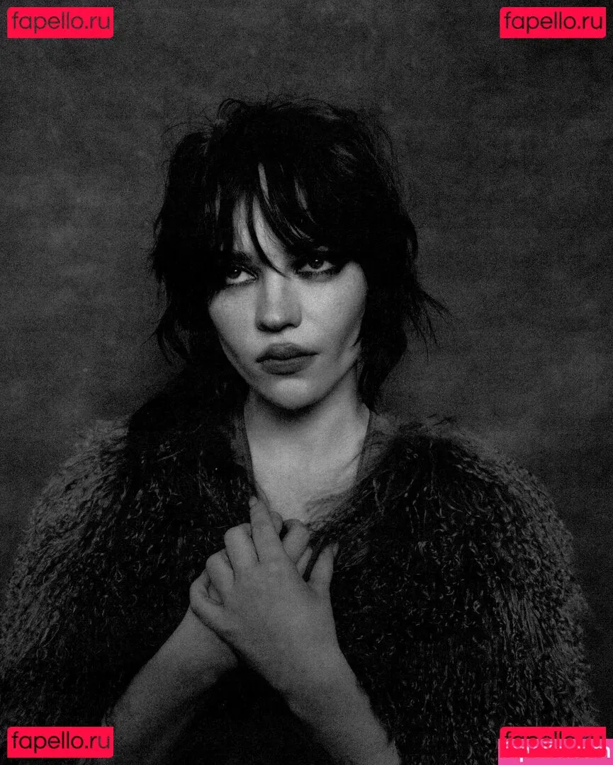 Sophie Thatcher Onlyfans Photo Gallery 