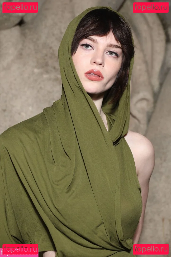 Sophie Thatcher Onlyfans Photo Gallery 