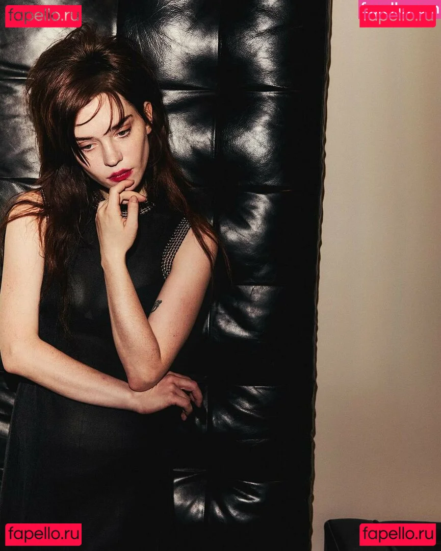 Sophie Thatcher Onlyfans Photo Gallery 