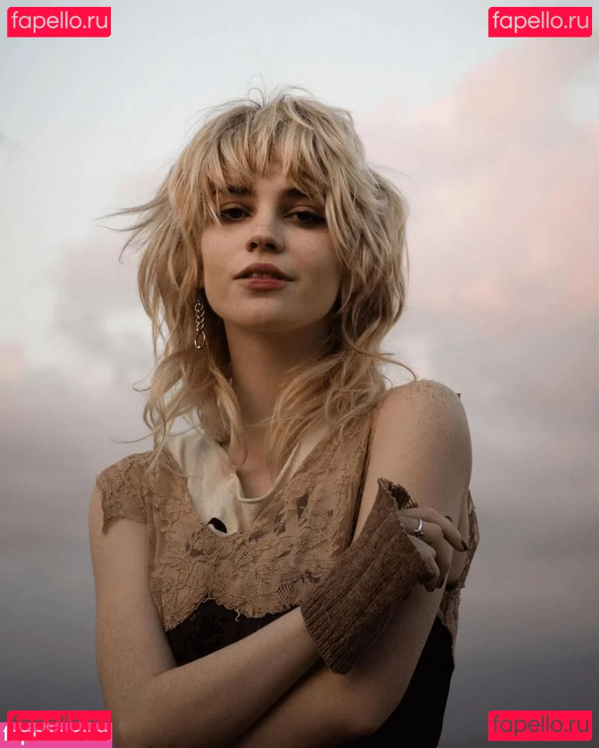 Sophie Thatcher Onlyfans Photo Gallery 