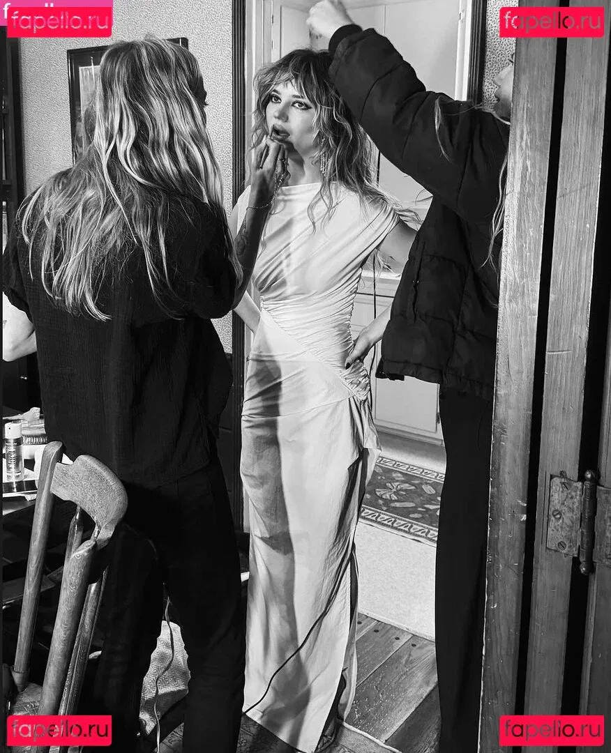 Sophie Thatcher Onlyfans Photo Gallery 