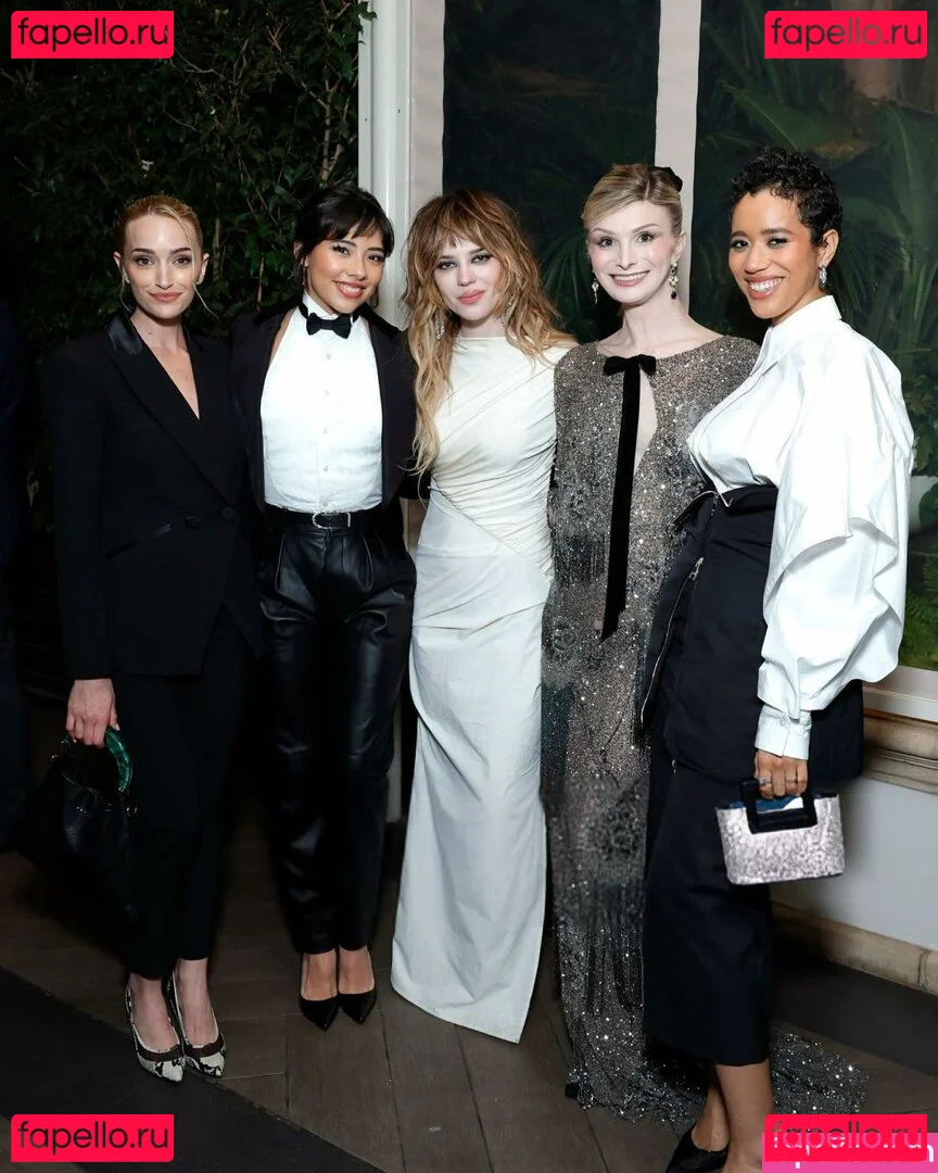 Sophie Thatcher Onlyfans Photo Gallery 