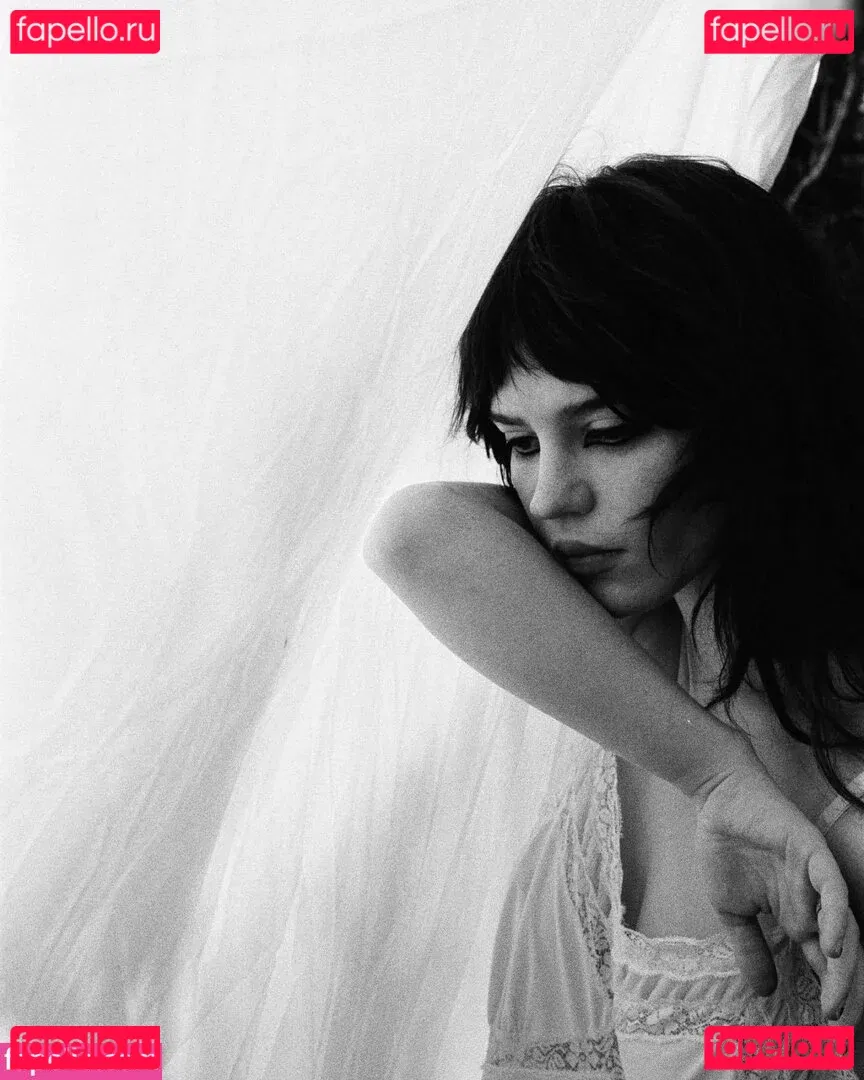 Sophie Thatcher Onlyfans Photo Gallery 