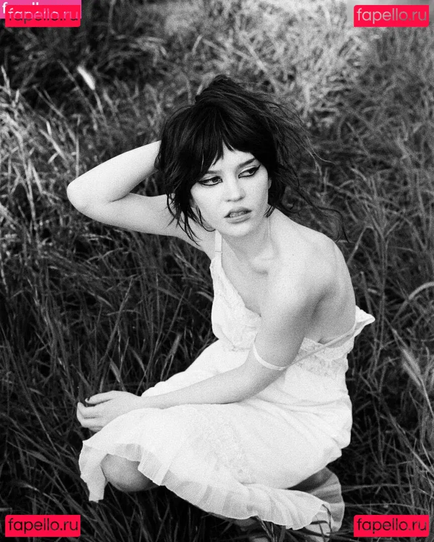 Sophie Thatcher Onlyfans Photo Gallery 