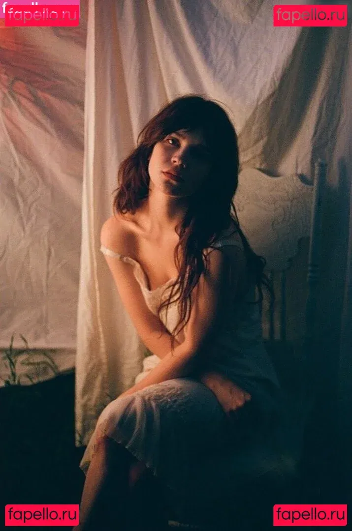 Sophie Thatcher Onlyfans Photo Gallery 