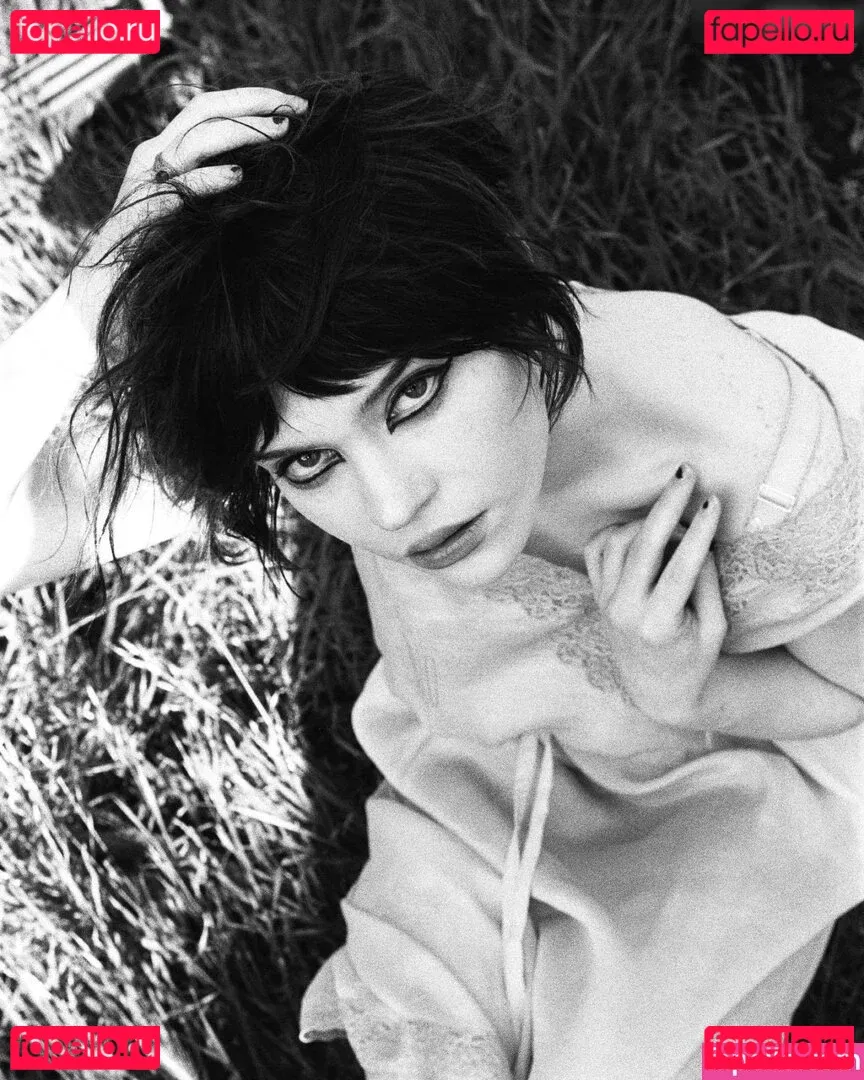 Sophie Thatcher Onlyfans Photo Gallery 