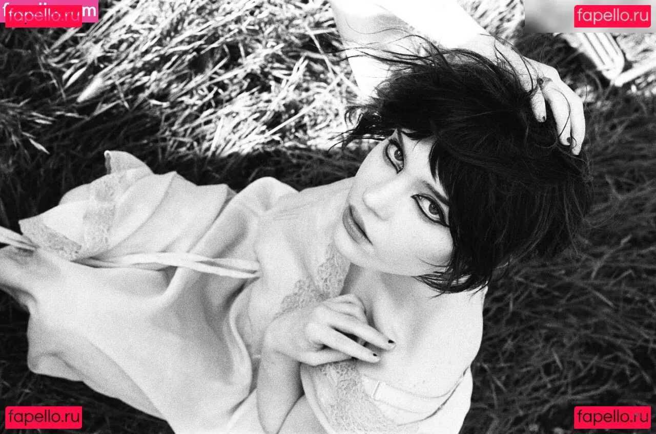 Sophie Thatcher Onlyfans Photo Gallery 