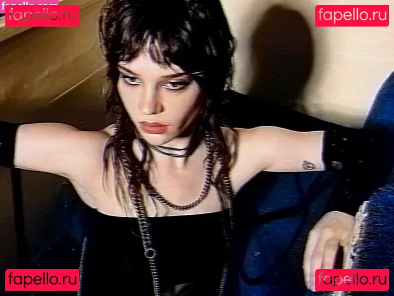 Sophie Thatcher Onlyfans Photo Gallery 