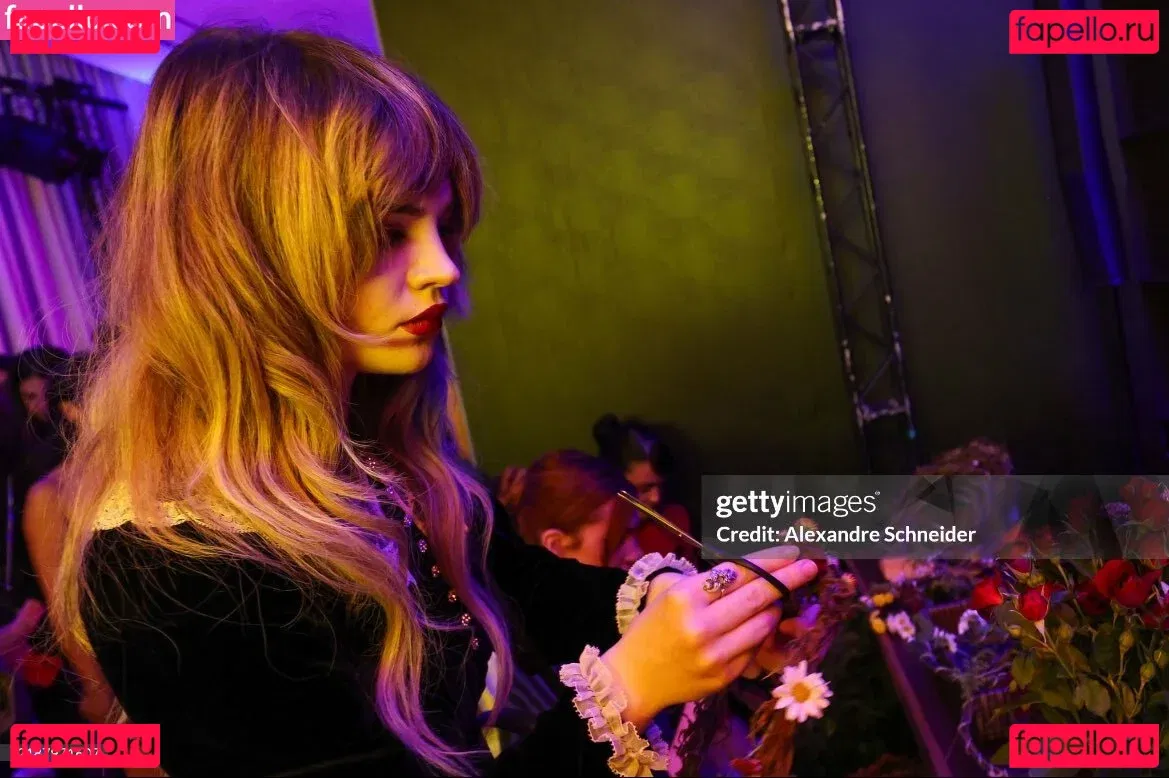 Sophie Thatcher Onlyfans Photo Gallery 