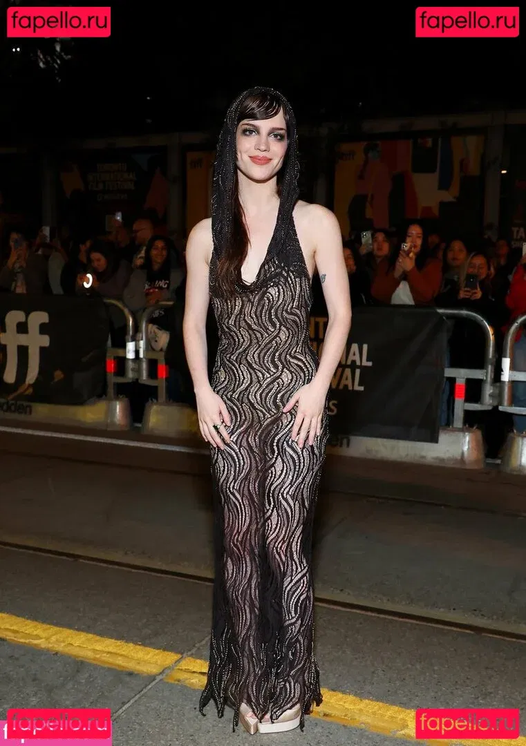 Sophie Thatcher Onlyfans Photo Gallery 