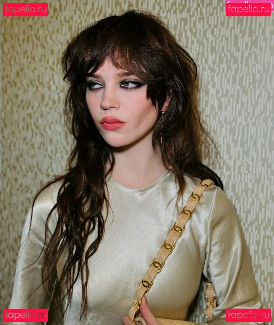 Sophie Thatcher Onlyfans Photo Gallery 