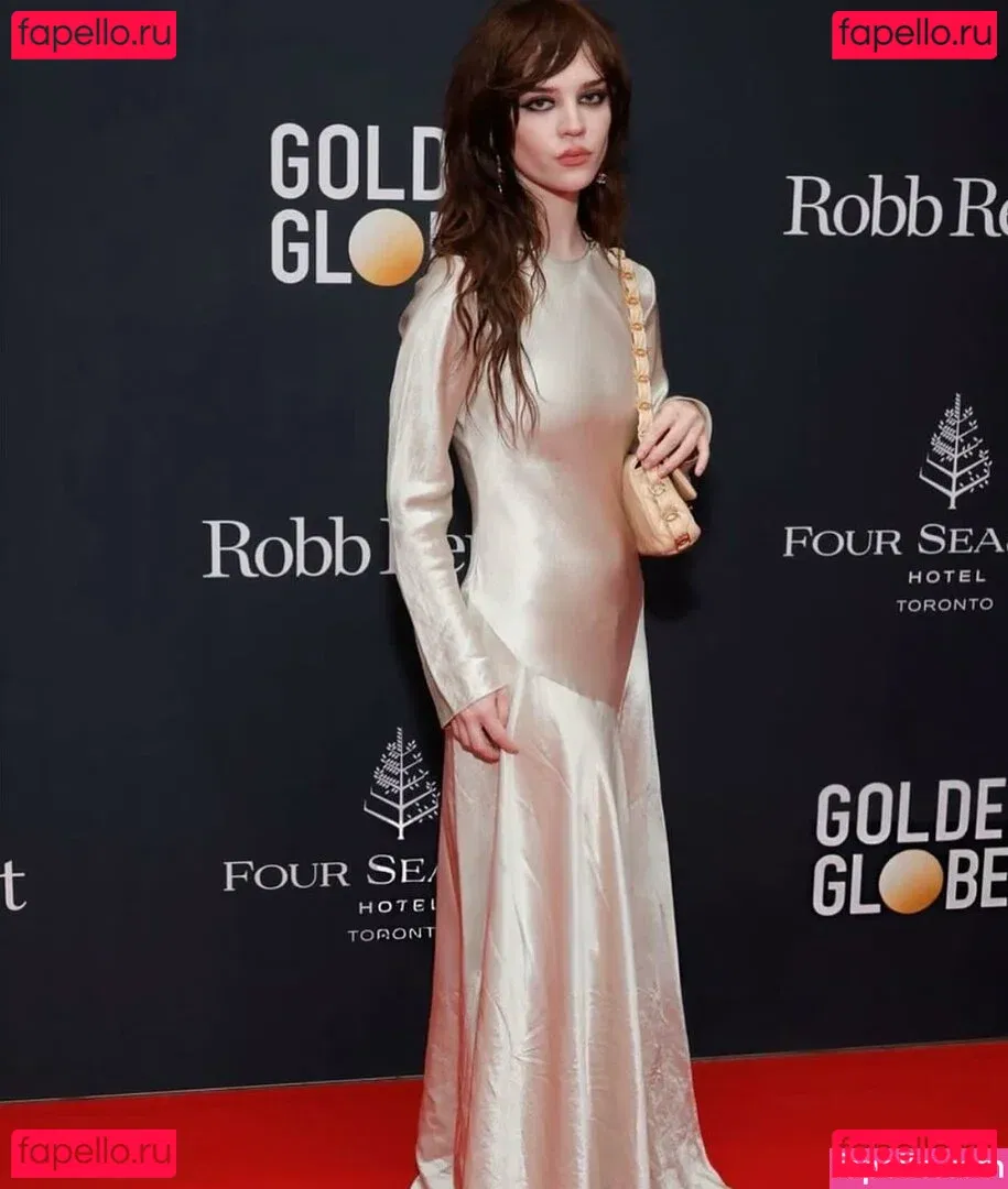 Sophie Thatcher Onlyfans Photo Gallery 