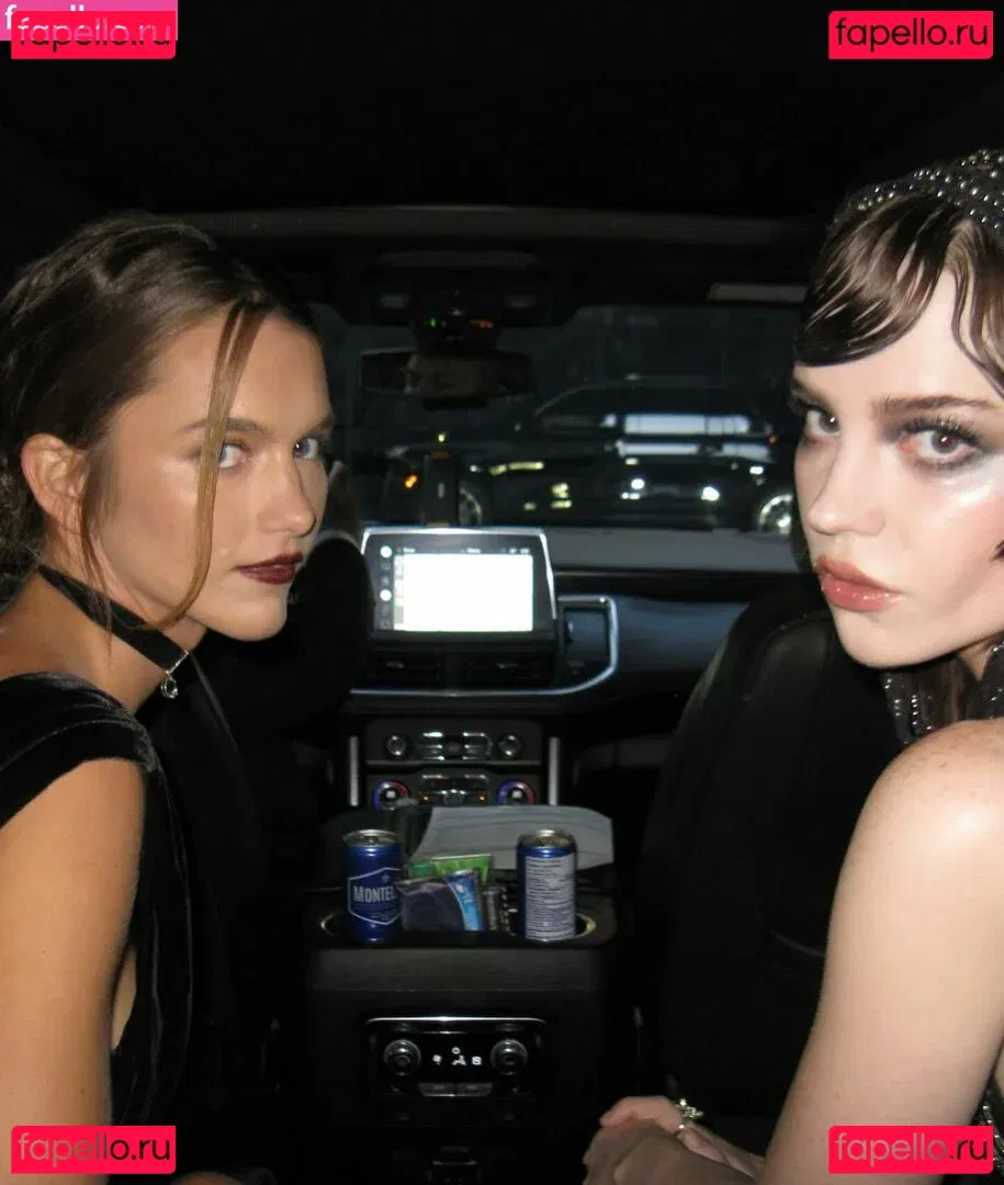 Sophie Thatcher Onlyfans Photo Gallery 