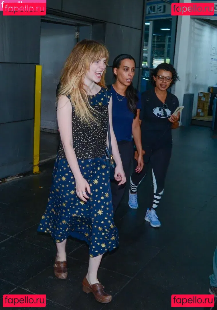 Sophie Thatcher Onlyfans Photo Gallery 