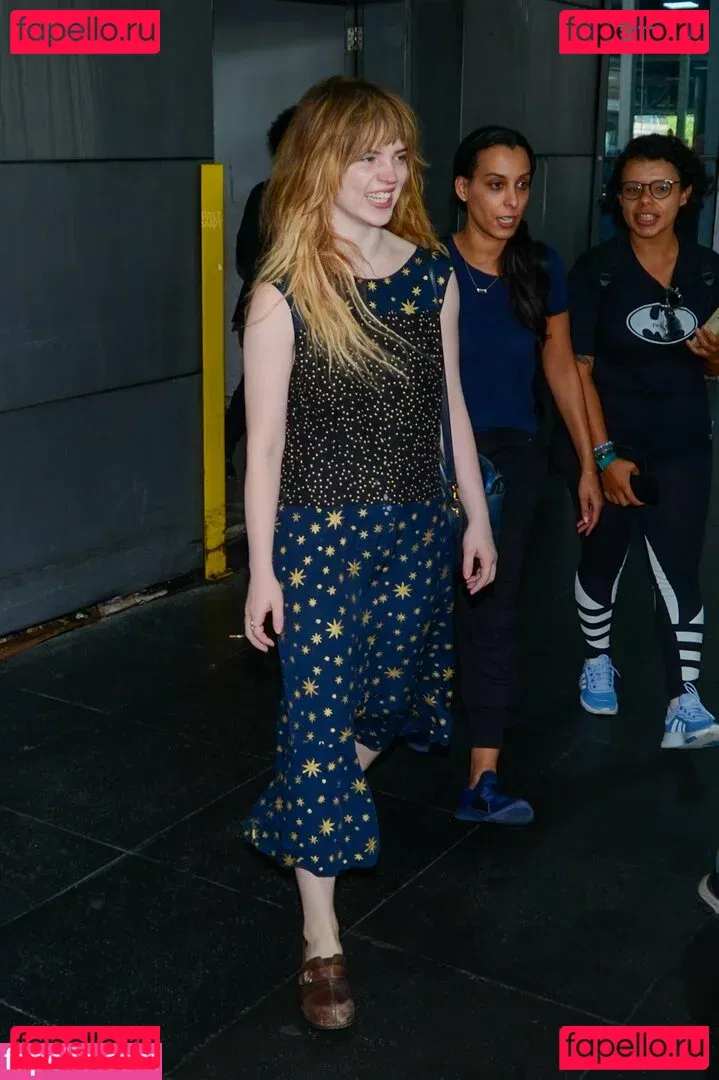 Sophie Thatcher Onlyfans Photo Gallery 