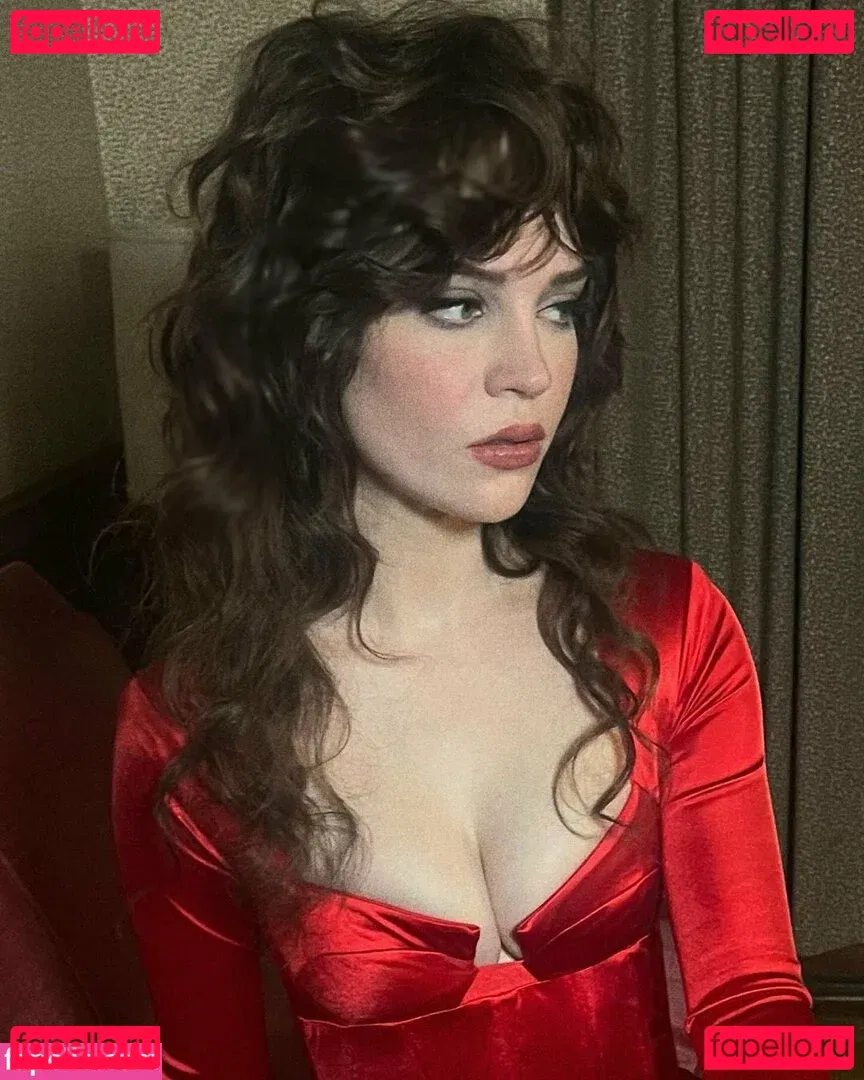 Sophie Thatcher Onlyfans Photo Gallery 