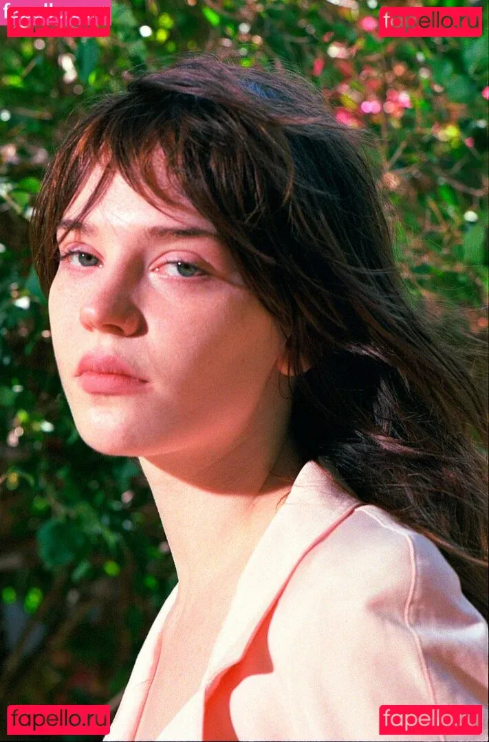 Sophie Thatcher Onlyfans Photo Gallery 