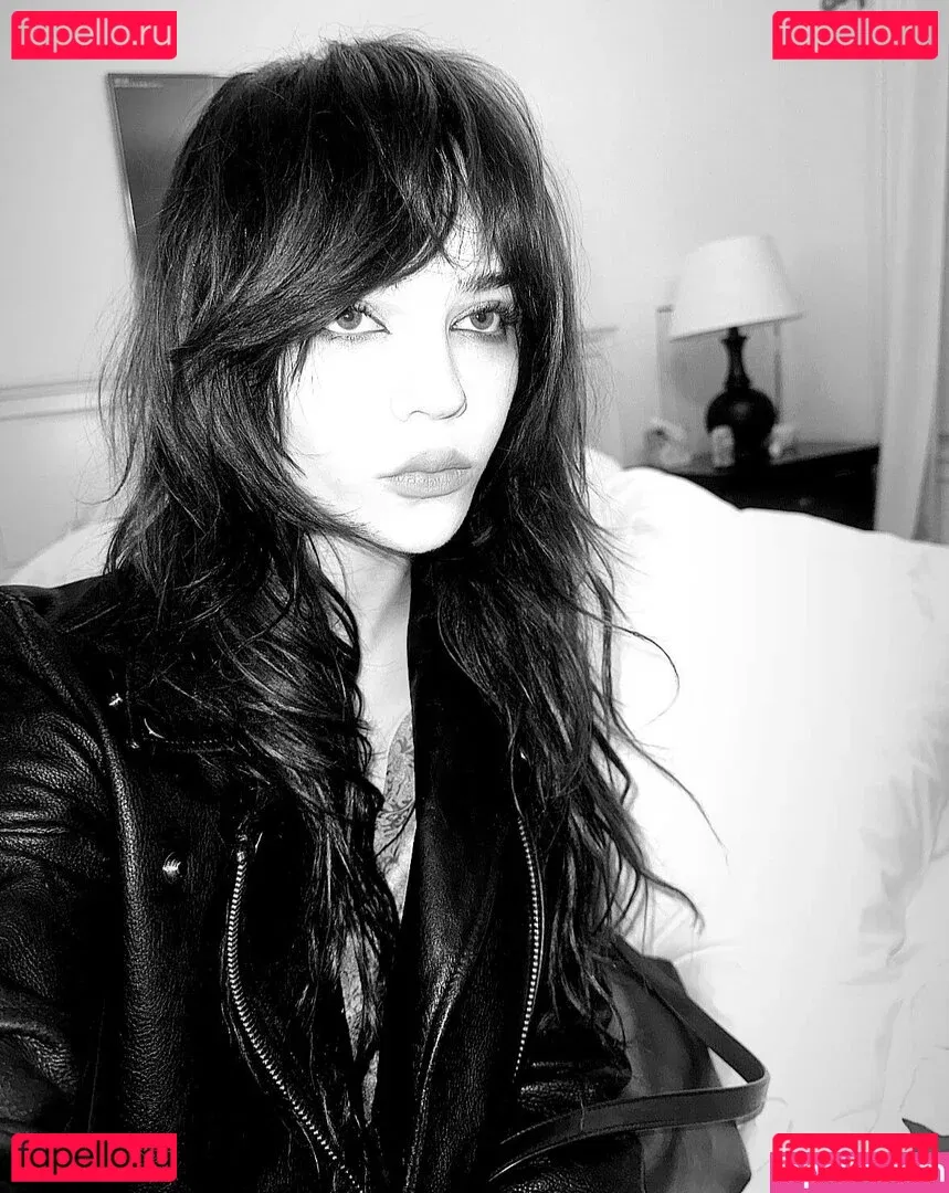 Sophie Thatcher Onlyfans Photo Gallery 