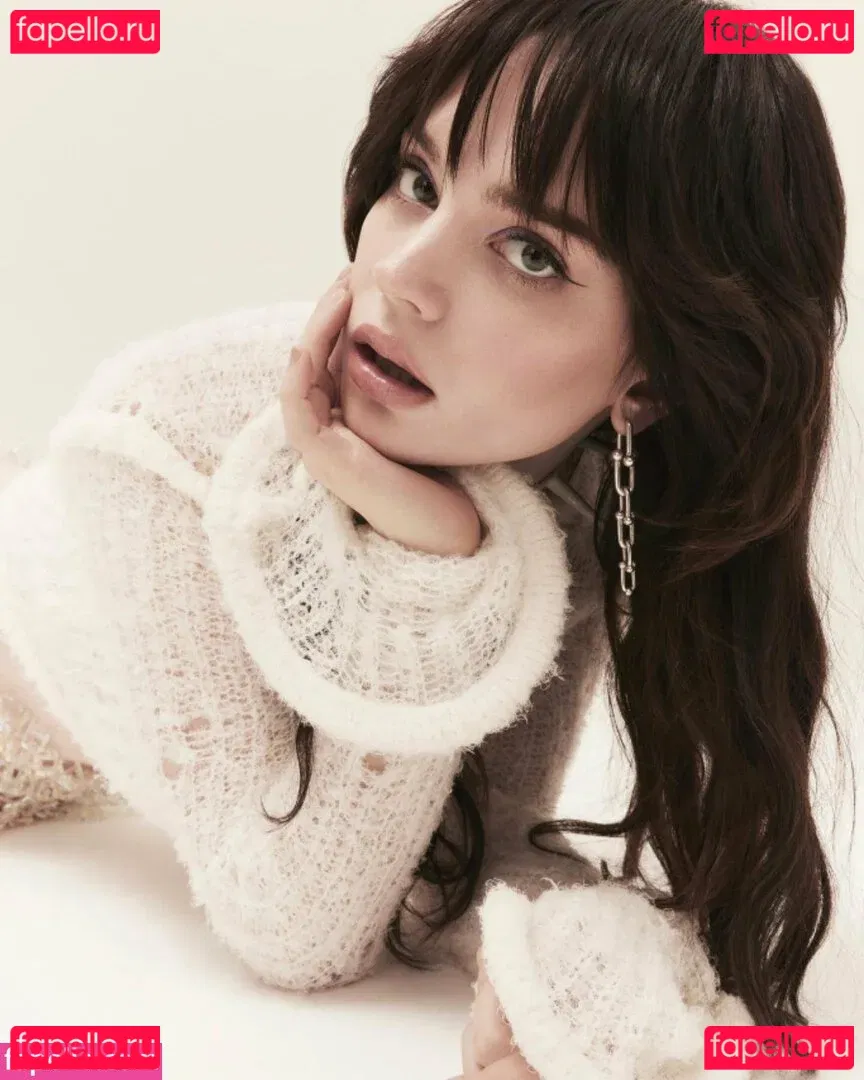 Sophie Thatcher Onlyfans Photo Gallery 