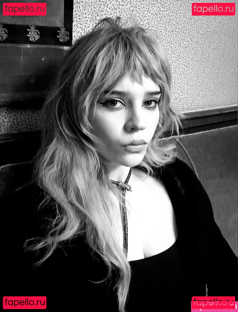 Sophie Thatcher Onlyfans Photo Gallery 