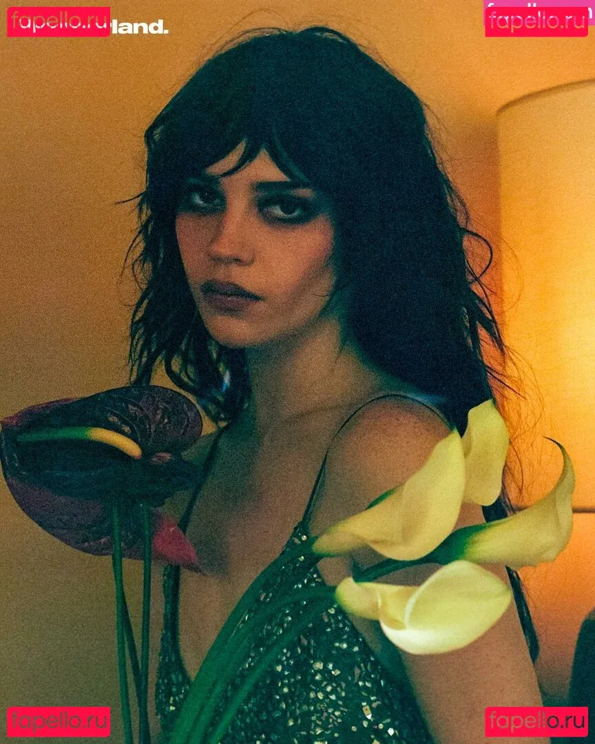 Sophie Thatcher Onlyfans Photo Gallery 