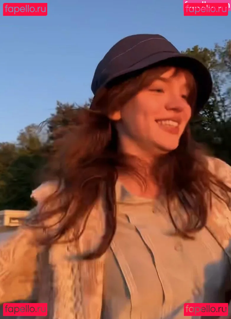 Sophie Thatcher Onlyfans Photo Gallery 