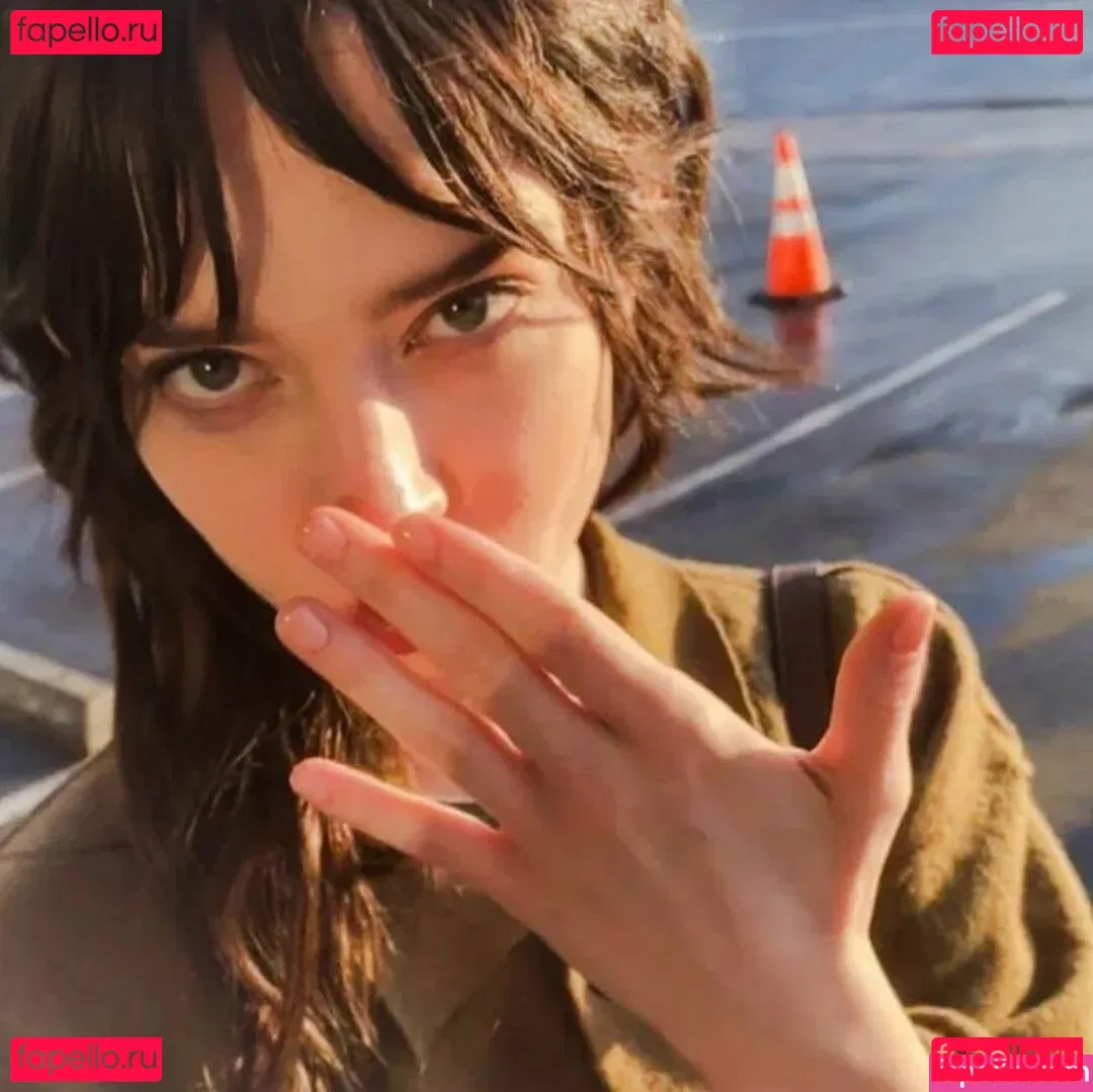 Sophie Thatcher Onlyfans Photo Gallery 