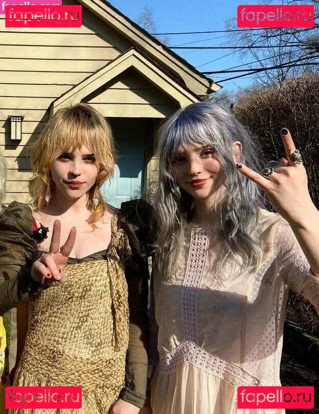 Sophie Thatcher Onlyfans Photo Gallery 