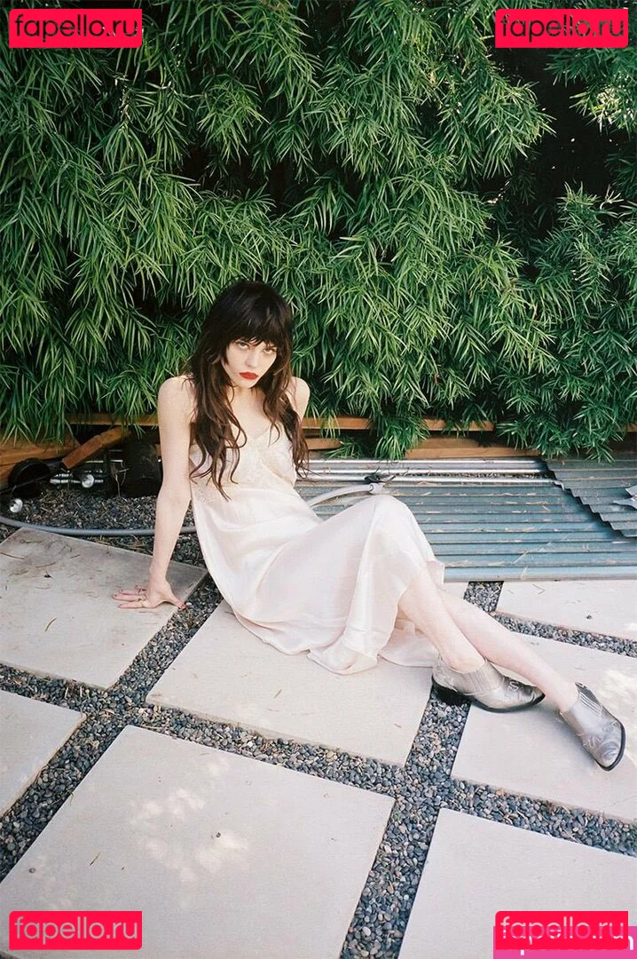 Sophie Thatcher Onlyfans Photo Gallery 