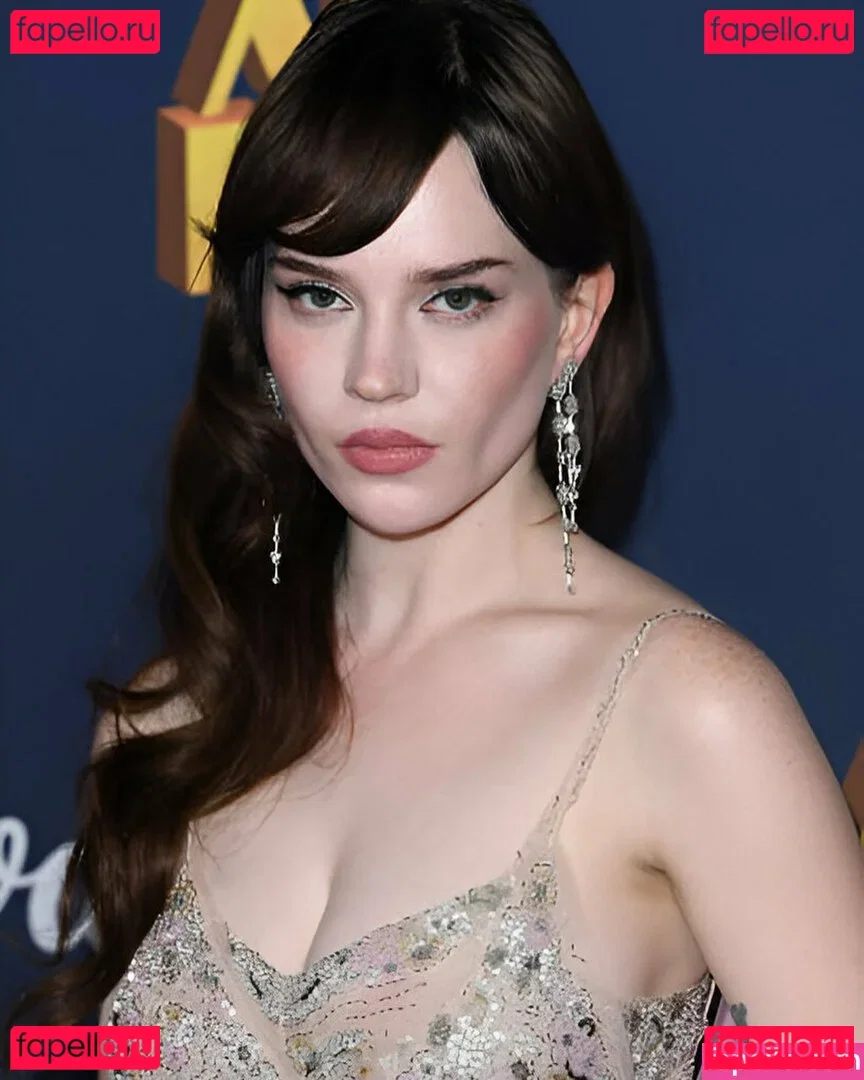 Sophie Thatcher Onlyfans Photo Gallery 