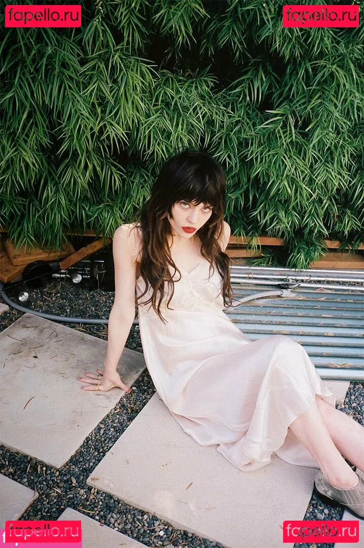 Sophie Thatcher Onlyfans Photo Gallery 