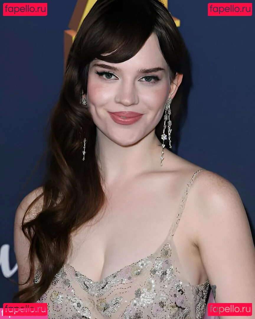 Sophie Thatcher Onlyfans Photo Gallery 