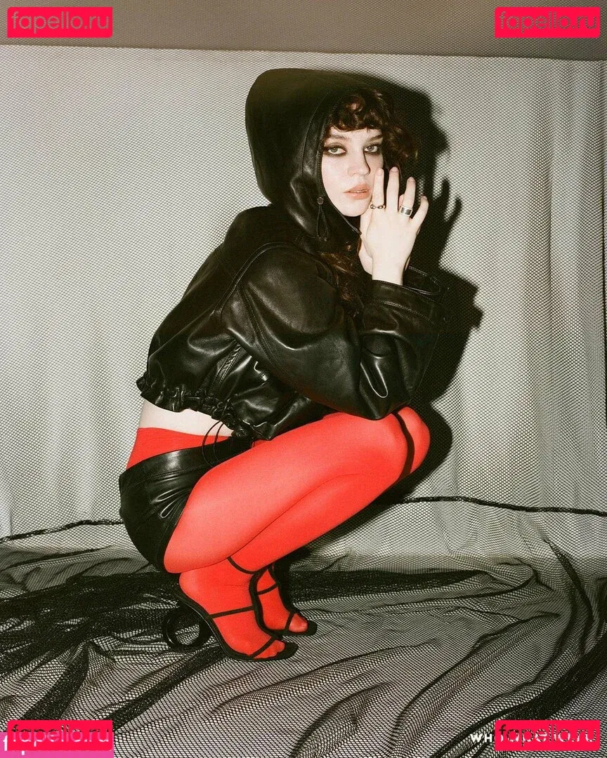 Sophie Thatcher Onlyfans Photo Gallery 