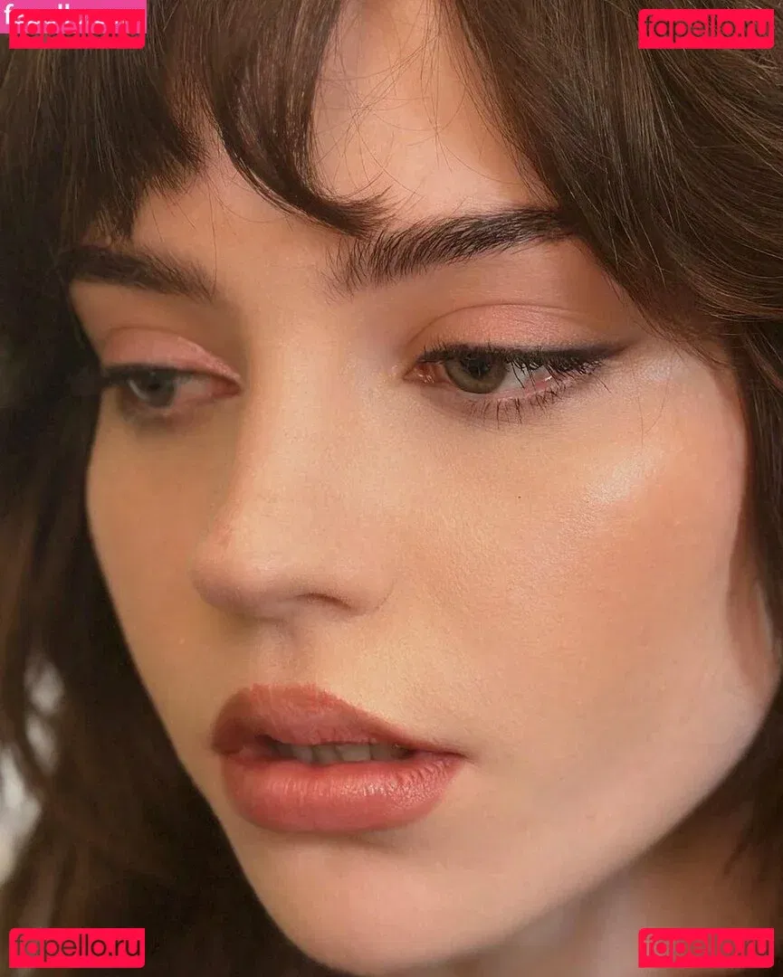 Sophie Thatcher Onlyfans Photo Gallery 