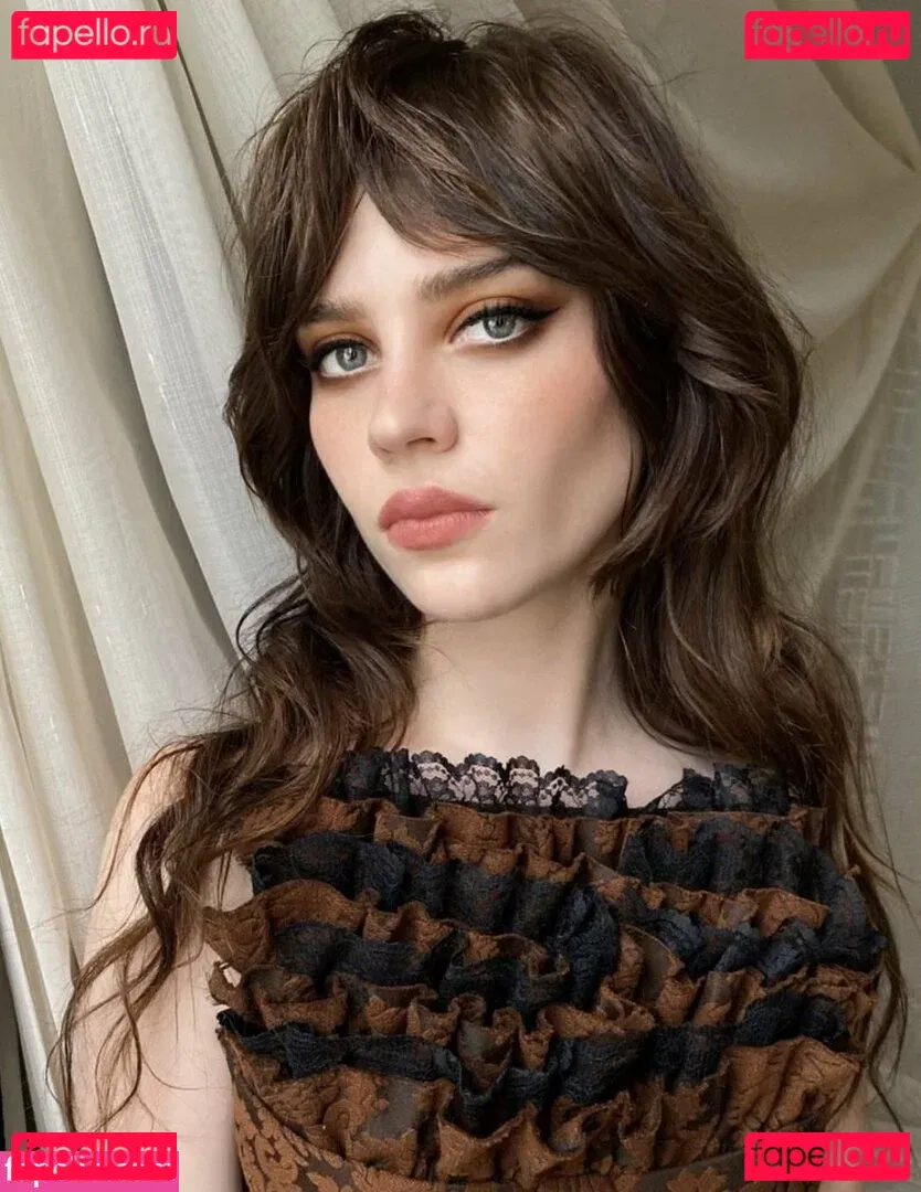 Sophie Thatcher Onlyfans Photo Gallery 