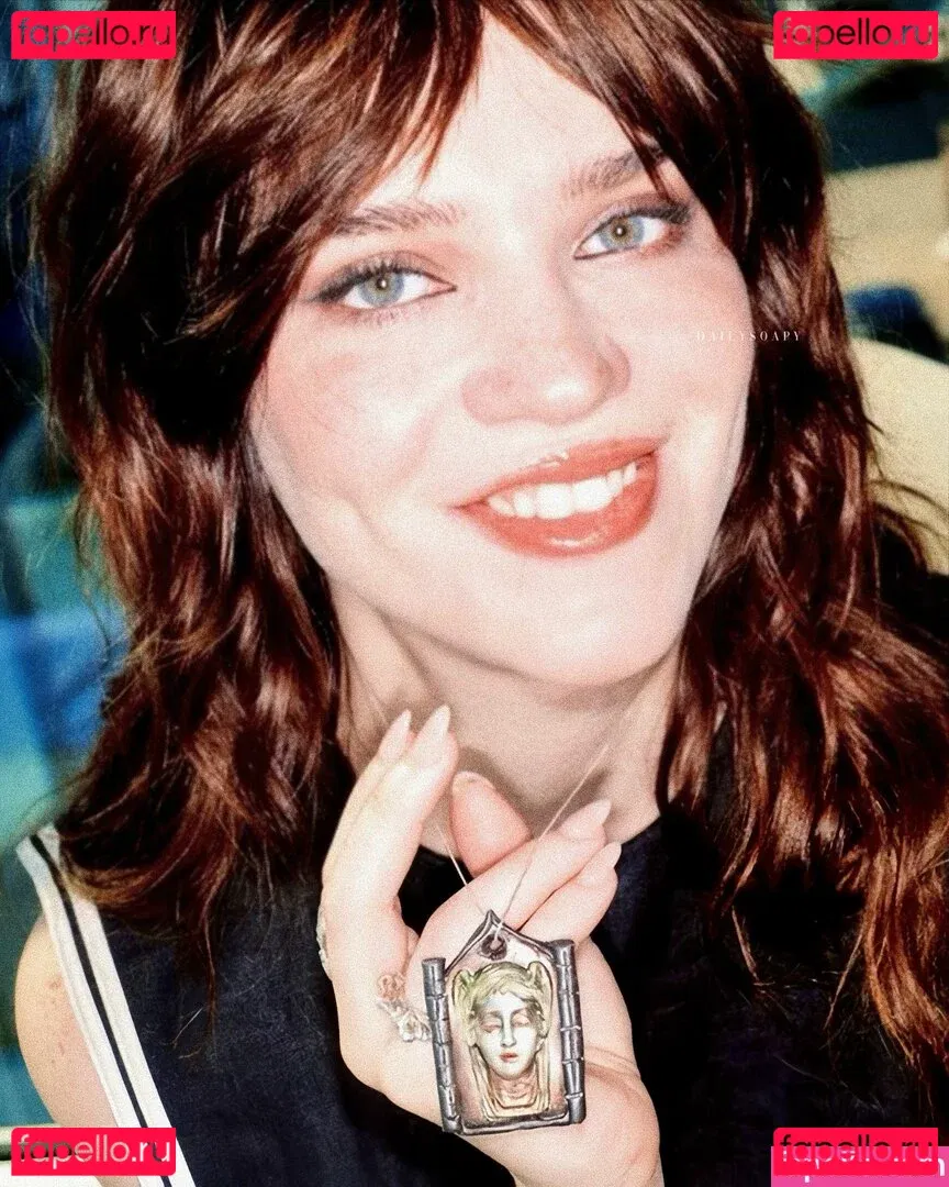 Sophie Thatcher Onlyfans Photo Gallery 