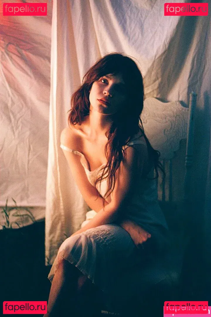 Sophie Thatcher Onlyfans Photo Gallery 