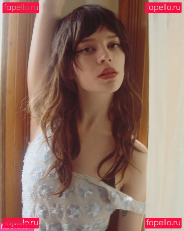 Sophie Thatcher Onlyfans Photo Gallery 