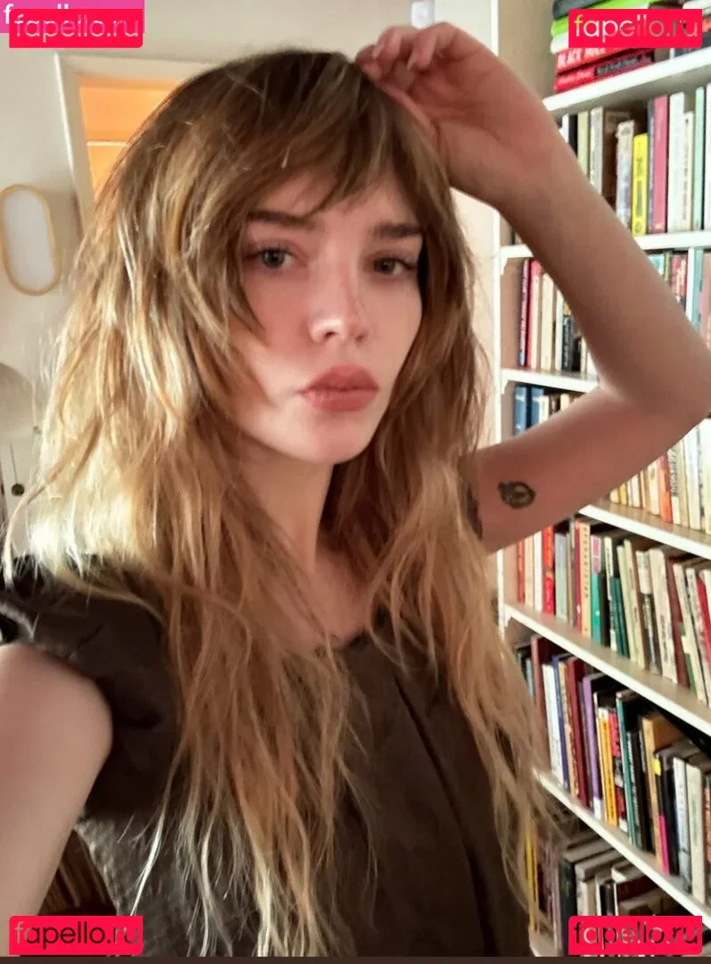 Sophie Thatcher Onlyfans Photo Gallery 