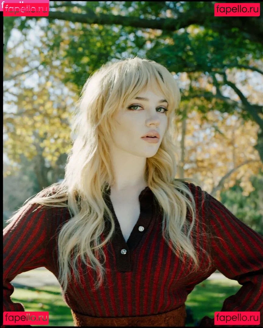 Sophie Thatcher Onlyfans Photo Gallery 