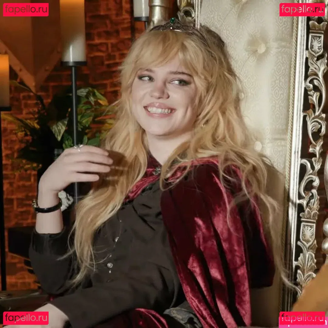 Sophie Thatcher Onlyfans Photo Gallery 